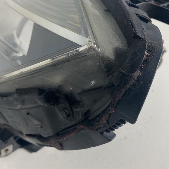 Mercedes Benz C Class Headlight 2008 2009 2010 2011 Driver Left Side (Used) - Picture 8 of 14